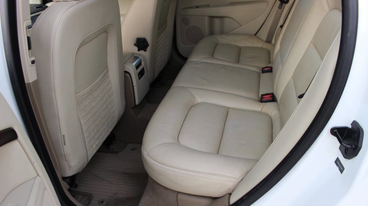 Used 2013 Volvo XC70 3.2 image 16