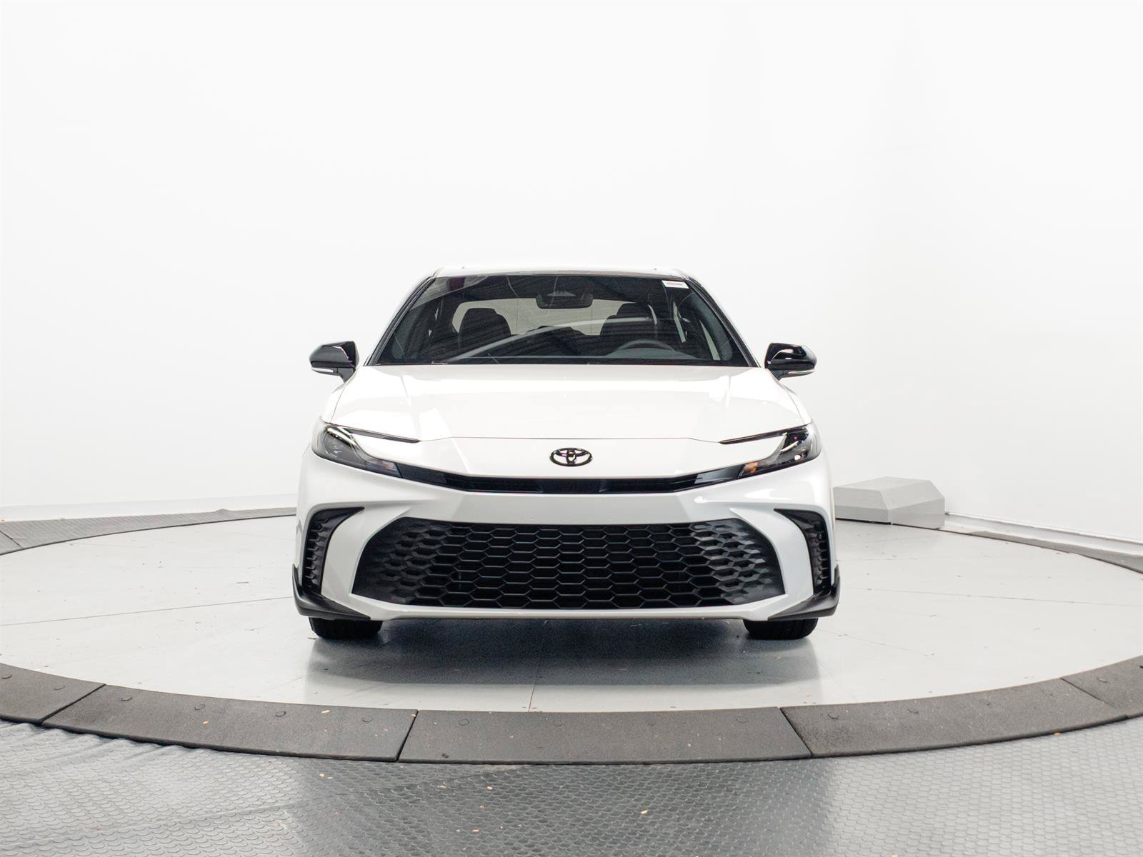New 2026 Toyota Camry SE FWD image 2