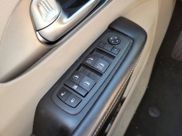 Used 2022 Chrysler Pacifica Touring-L image 23