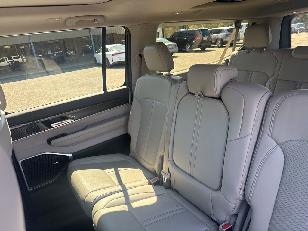 Used 2023 Jeep Wagoneer L 4WD w/ Premium Group I image 18