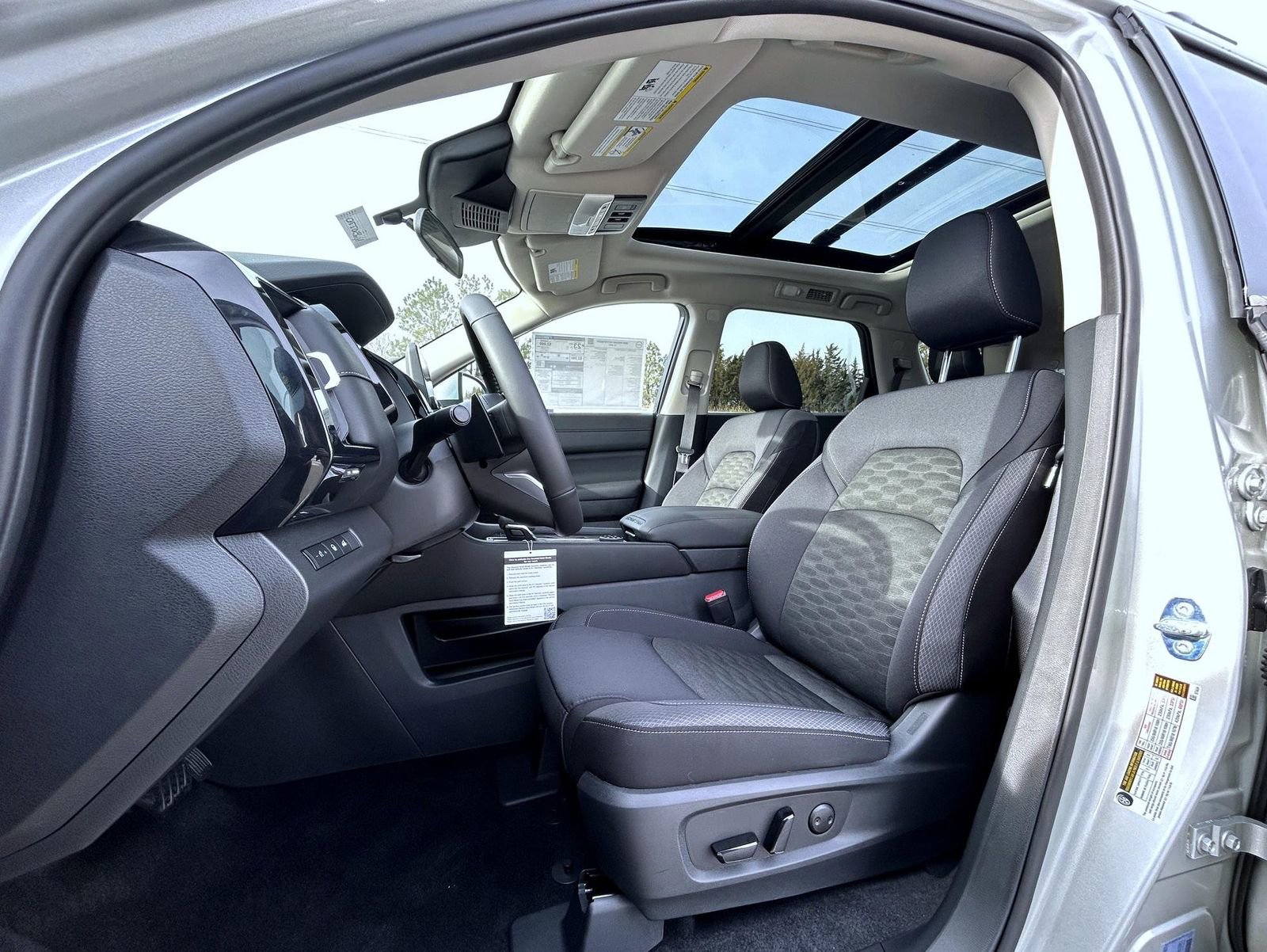 New 2025 Nissan Pathfinder SV w/ SV Premium Package image 10