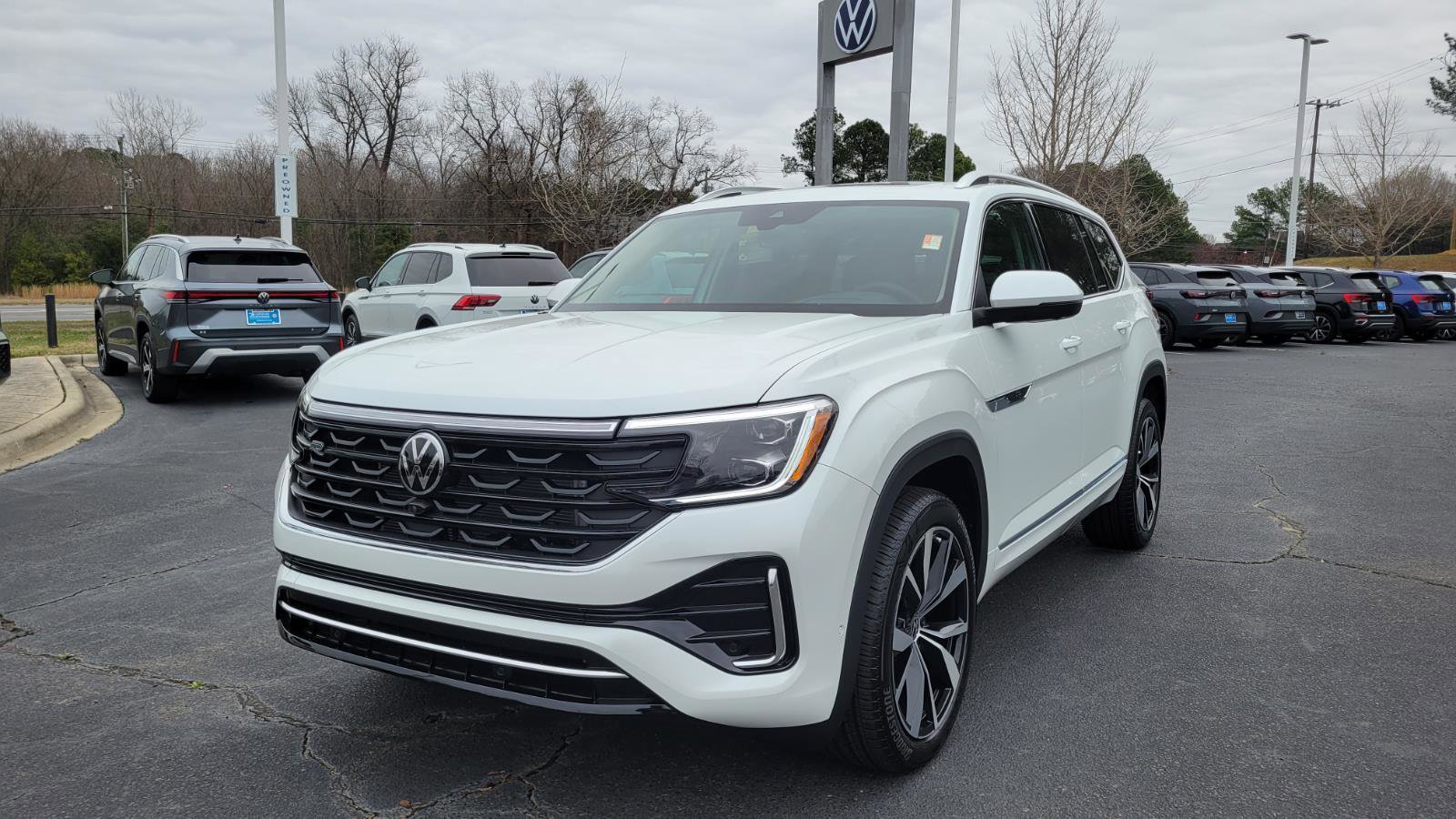 New 2026 Volkswagen Atlas SEL Premium R-Line image 9