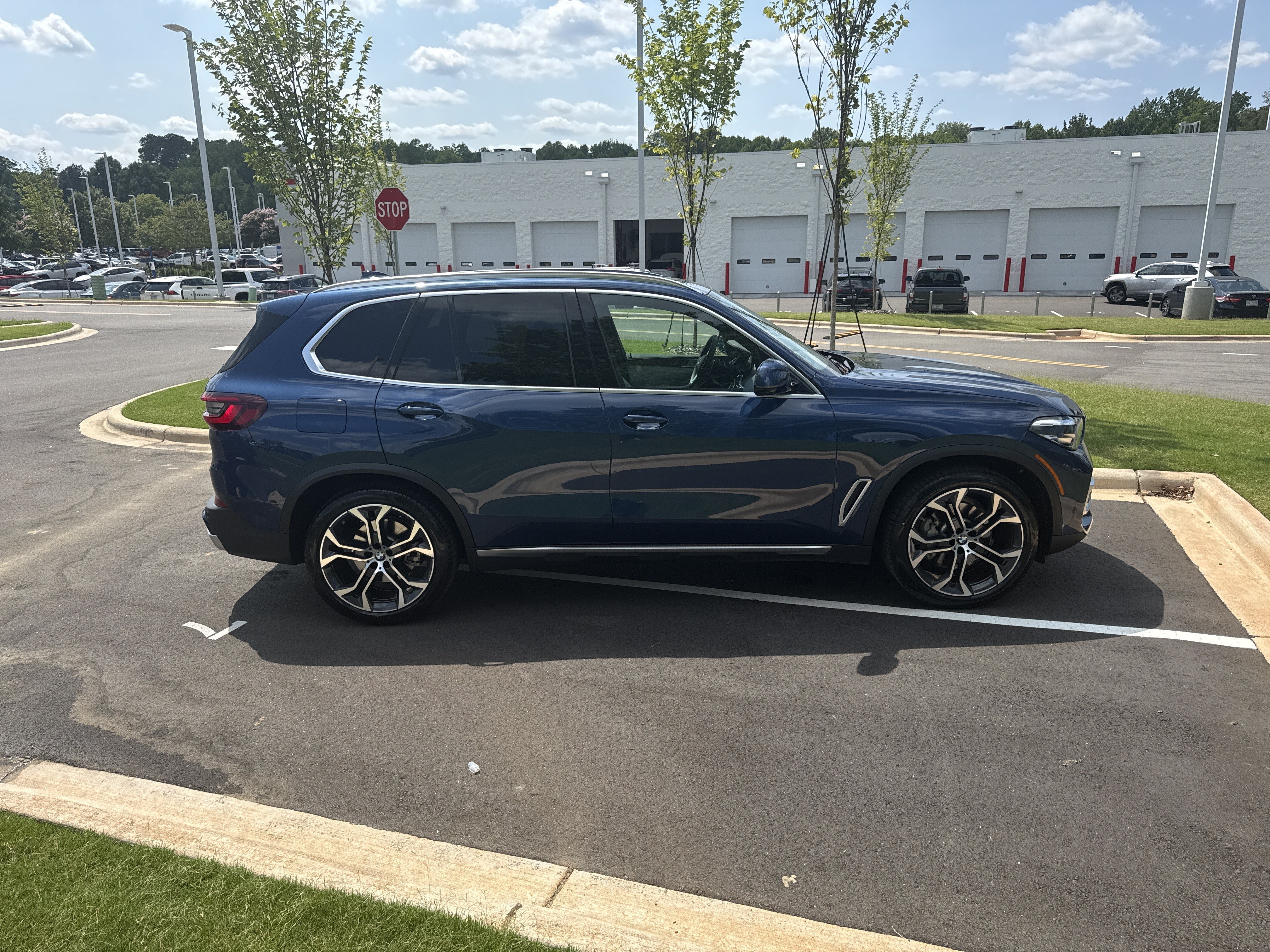 Used 2023 BMW X5 xDrive40i w/ Premium Package AWD/4WD image 11