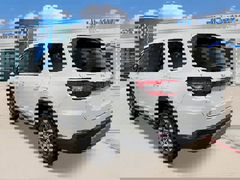 New 2025 Honda Pilot EX-L image 3