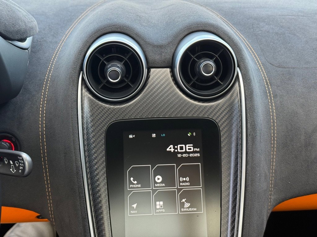 Used 2020 McLaren 570S Spider image 25