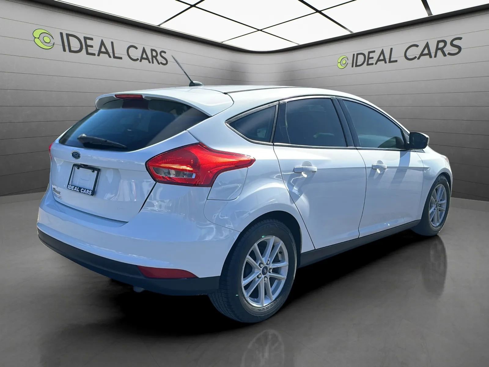 Used 2018 Ford Focus SE FWD image 5