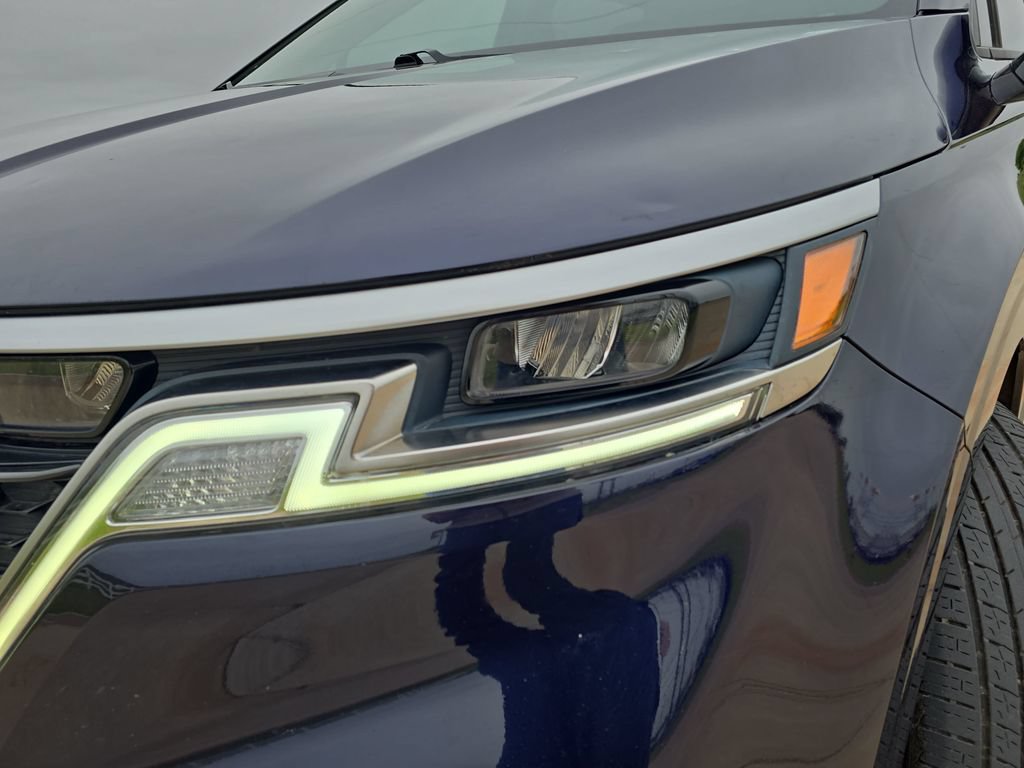 Used 2024 Kia Carnival LX FWD image 30