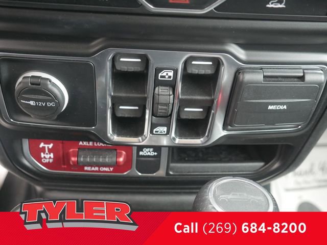 Certified 2022 Jeep Gladiator Mojave w/ Cold Weather Group image 32