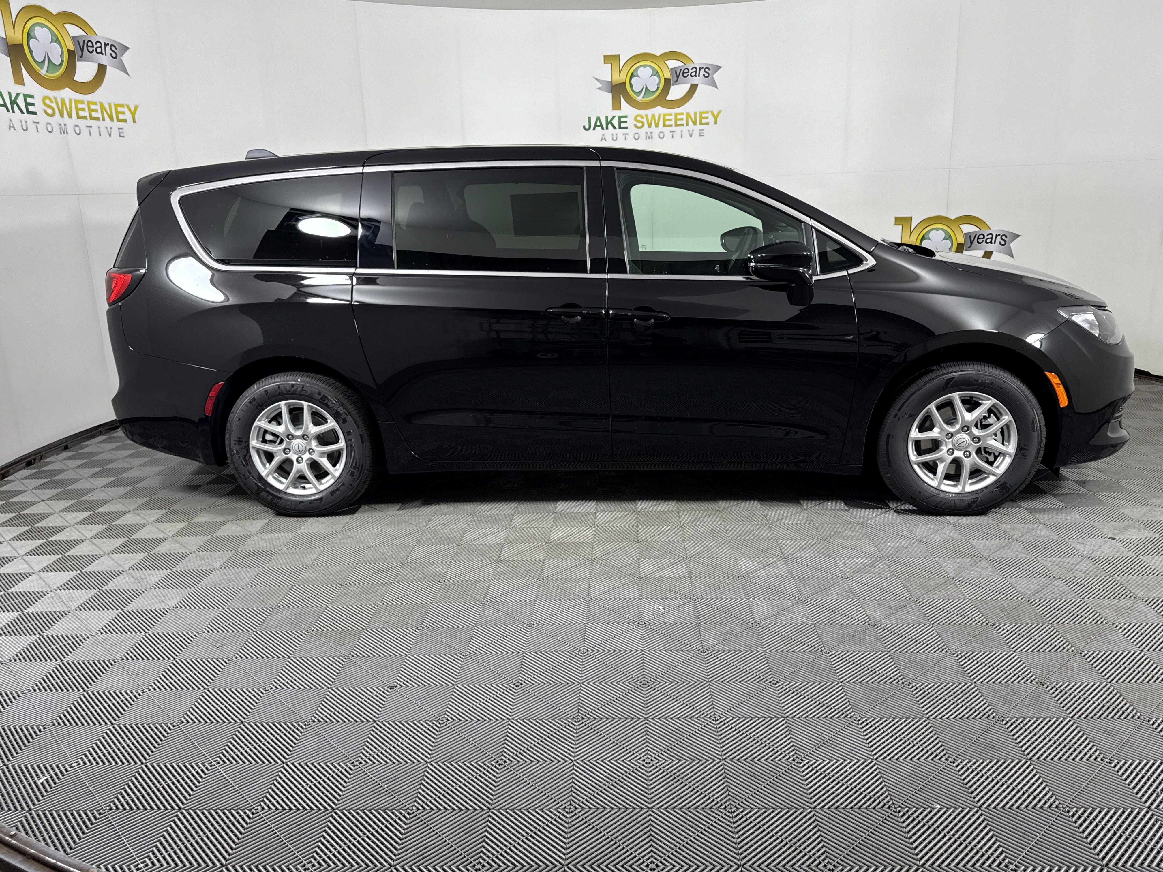 New 2026 Chrysler Voyager LX image 11