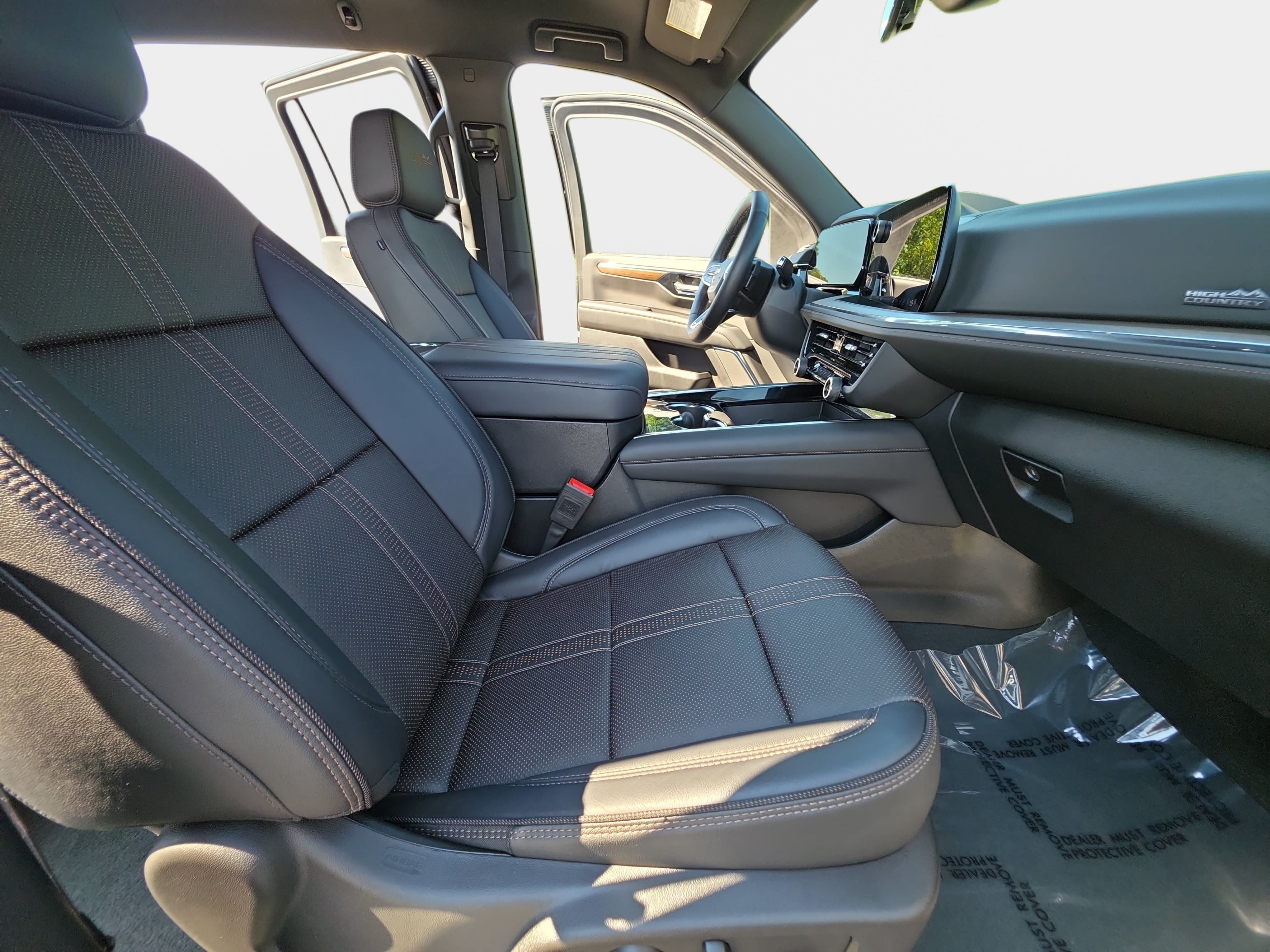 Used 2025 Chevrolet Suburban High Country AWD/4WD image 10