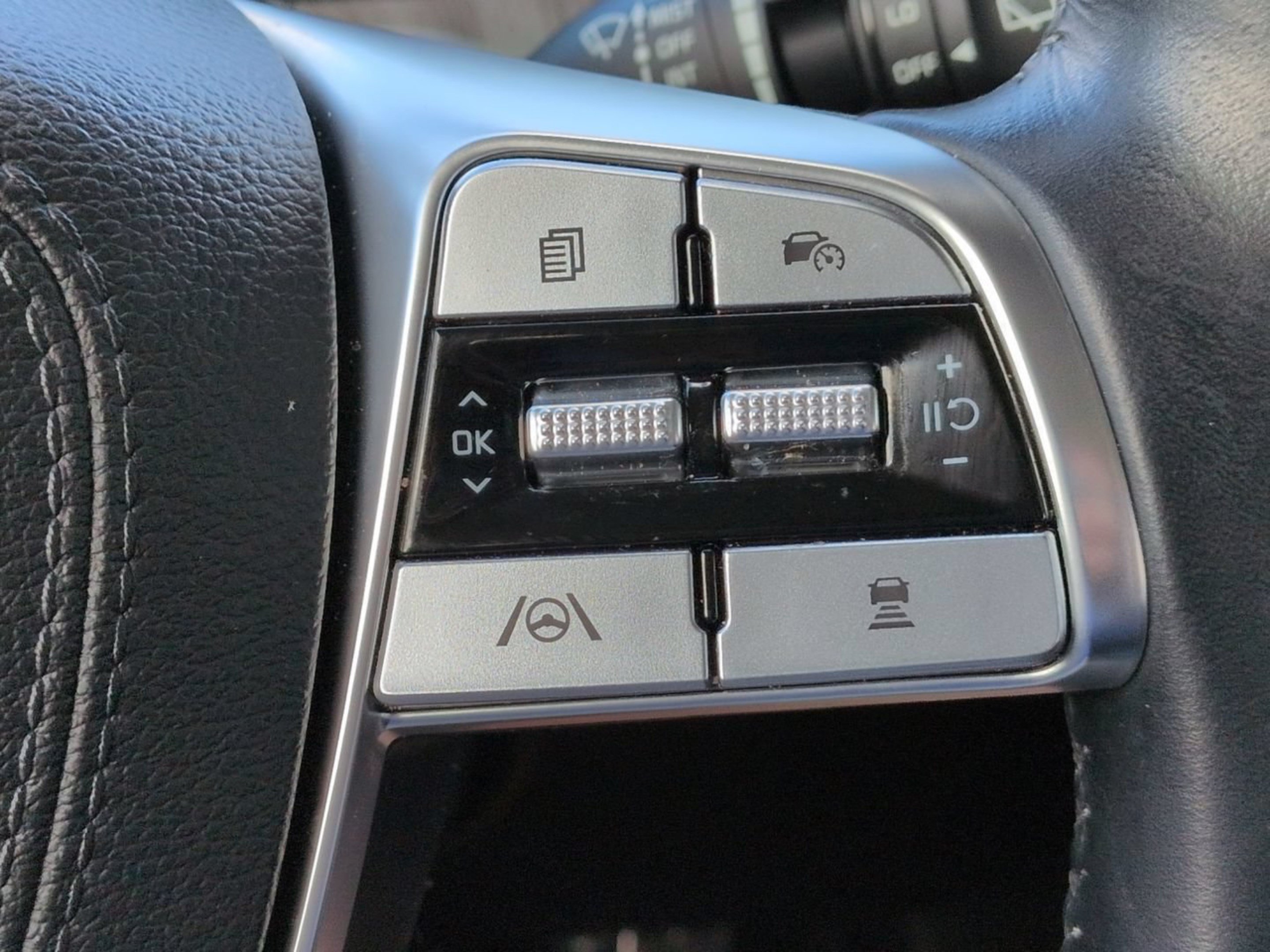 Certified 2025 Kia Telluride SX FWD image 34