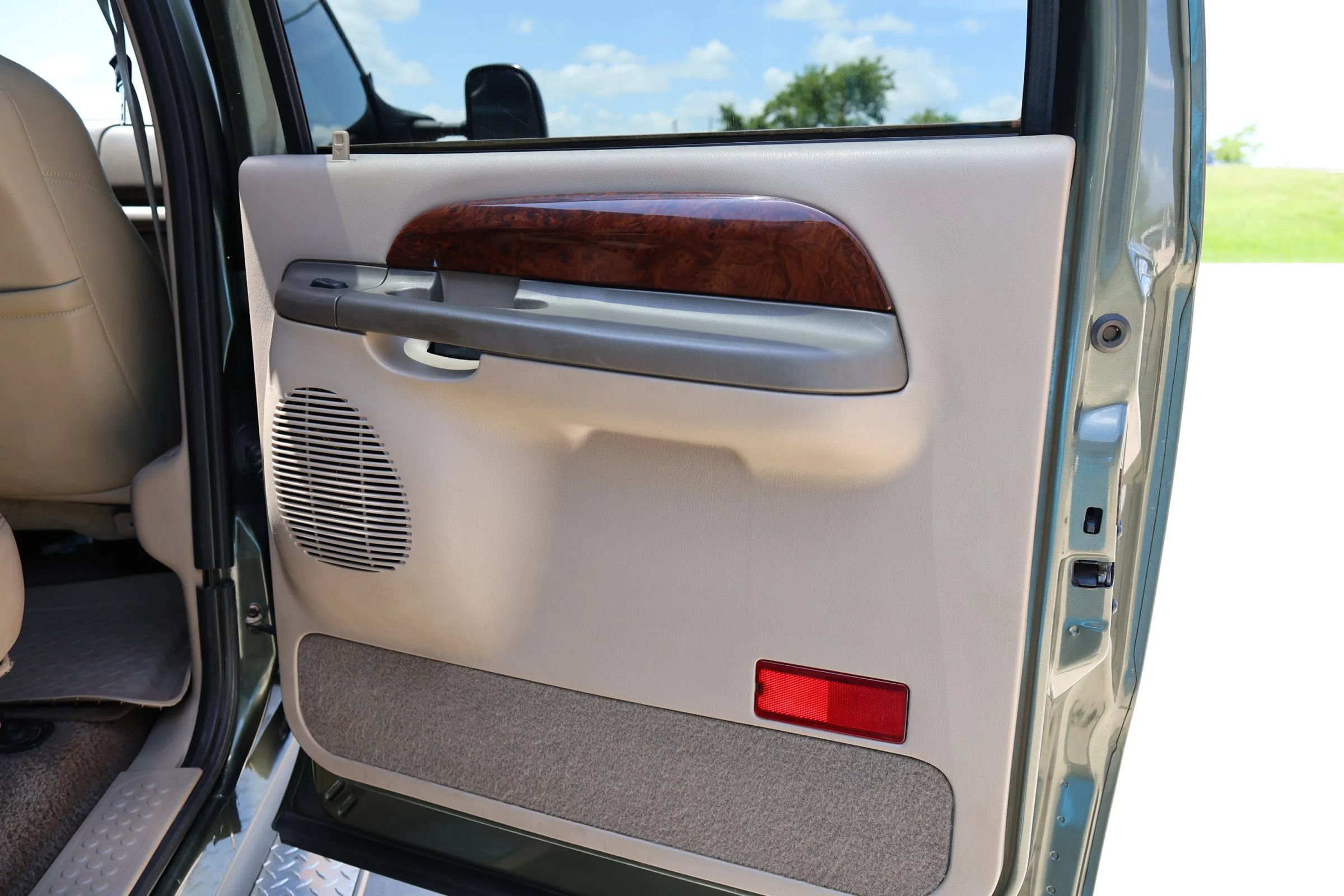 Used 2000 Ford Excursion Limited AWD/4WD image 36