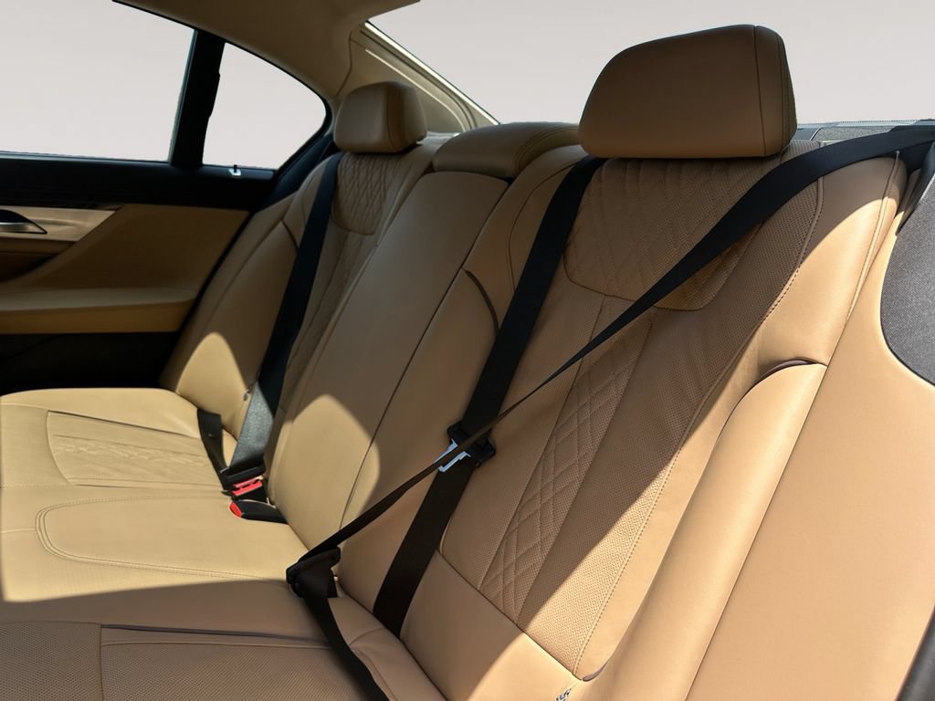 Used 2020 BMW 750i xDrive w/ Executive Package AWD/4WD image 5