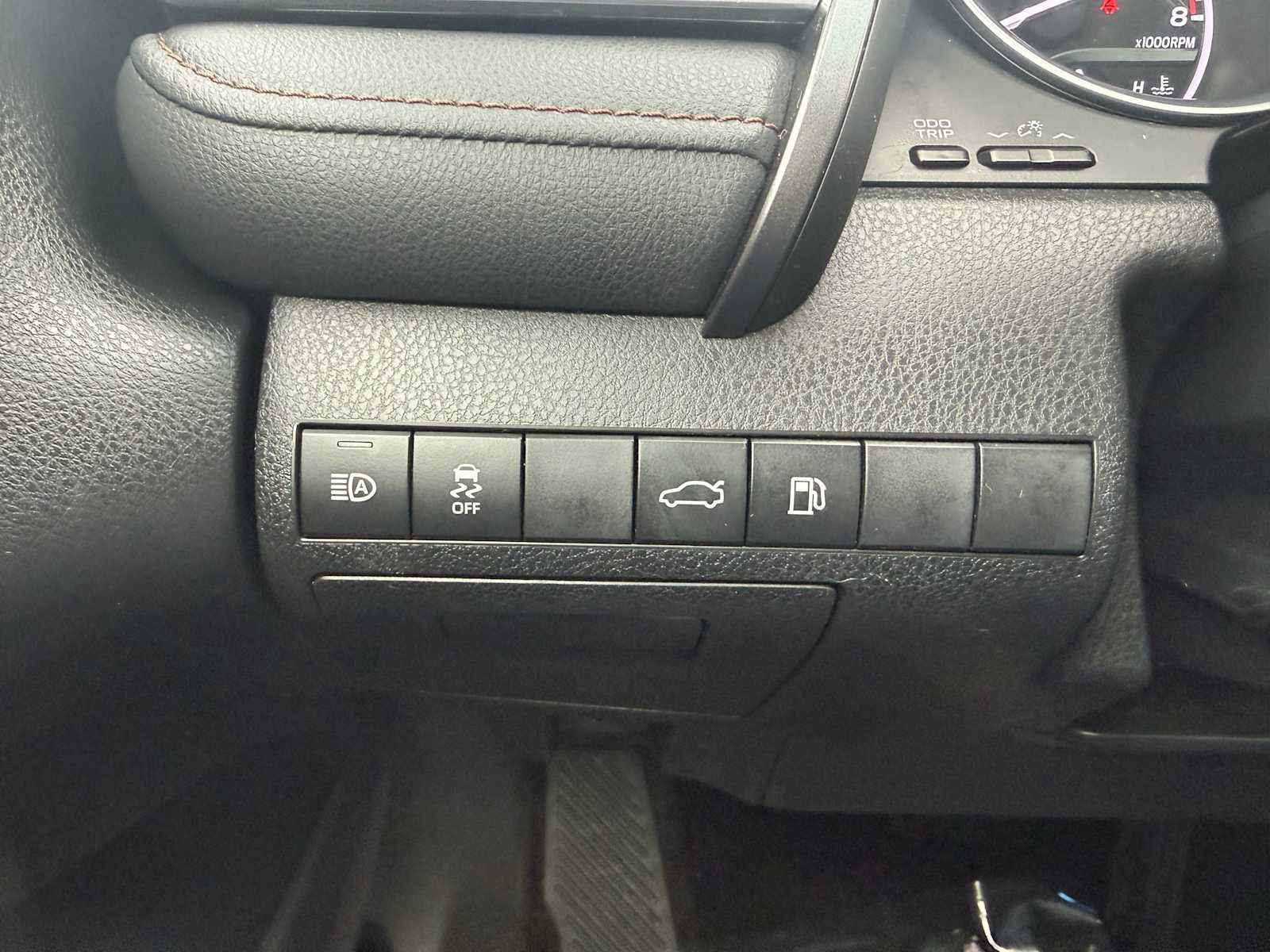 Used 2018 Toyota Camry XLE image 31