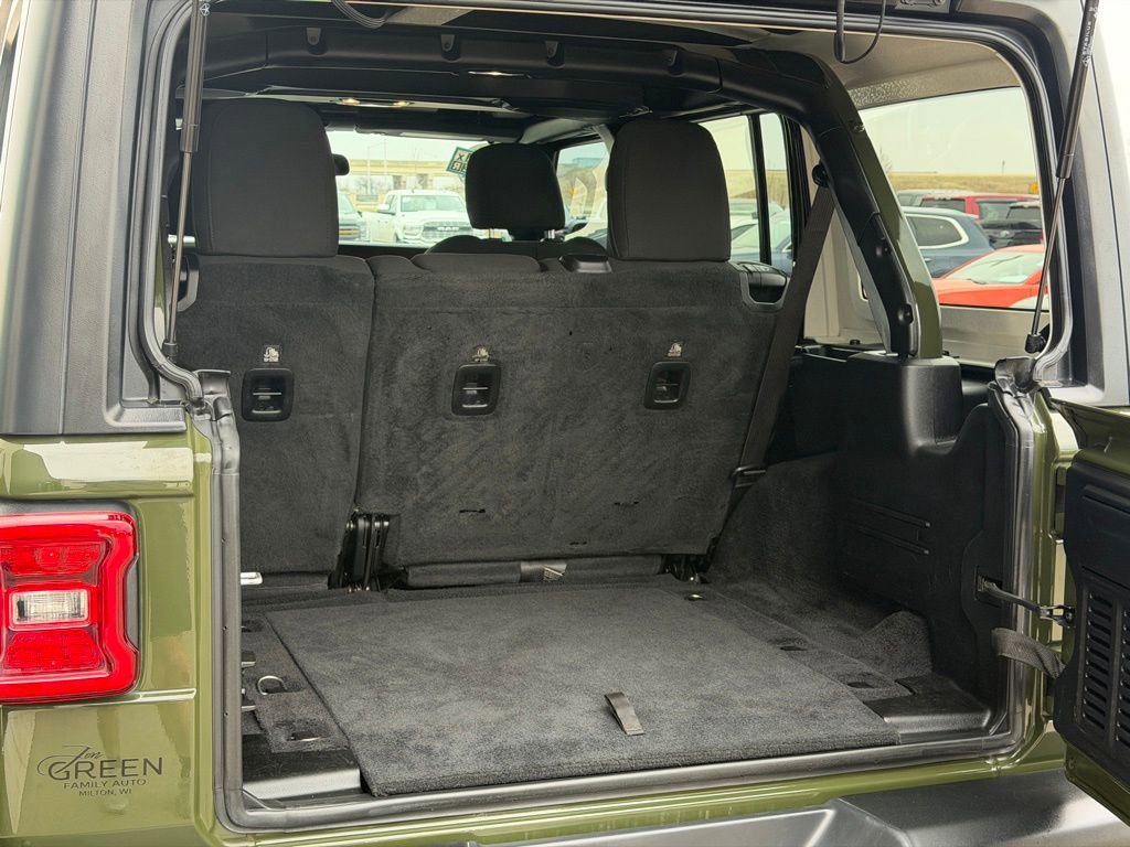 Used 2021 Jeep Wrangler Unlimited Rubicon w/ Steel Bumper Group AWD/4WD image 9