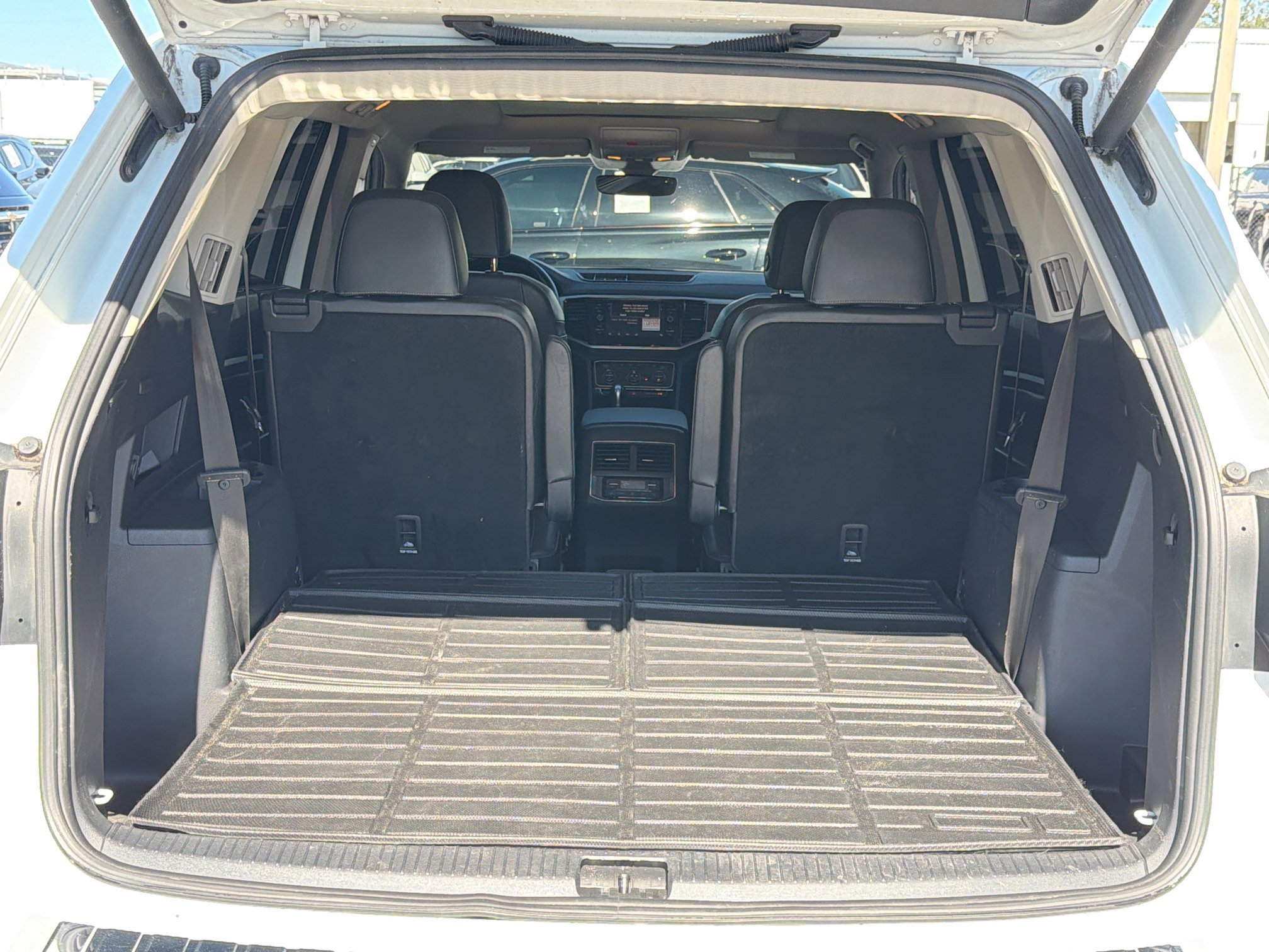 Used 2018 Volkswagen Atlas SEL Premium image 11