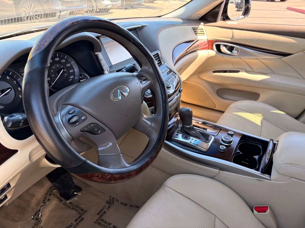 Used 2015 INFINITI Q70 L 3.7 w/ Technology Package RWD image 16