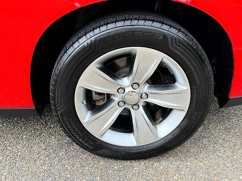 Used 2022 Dodge Challenger SXT RWD image 38