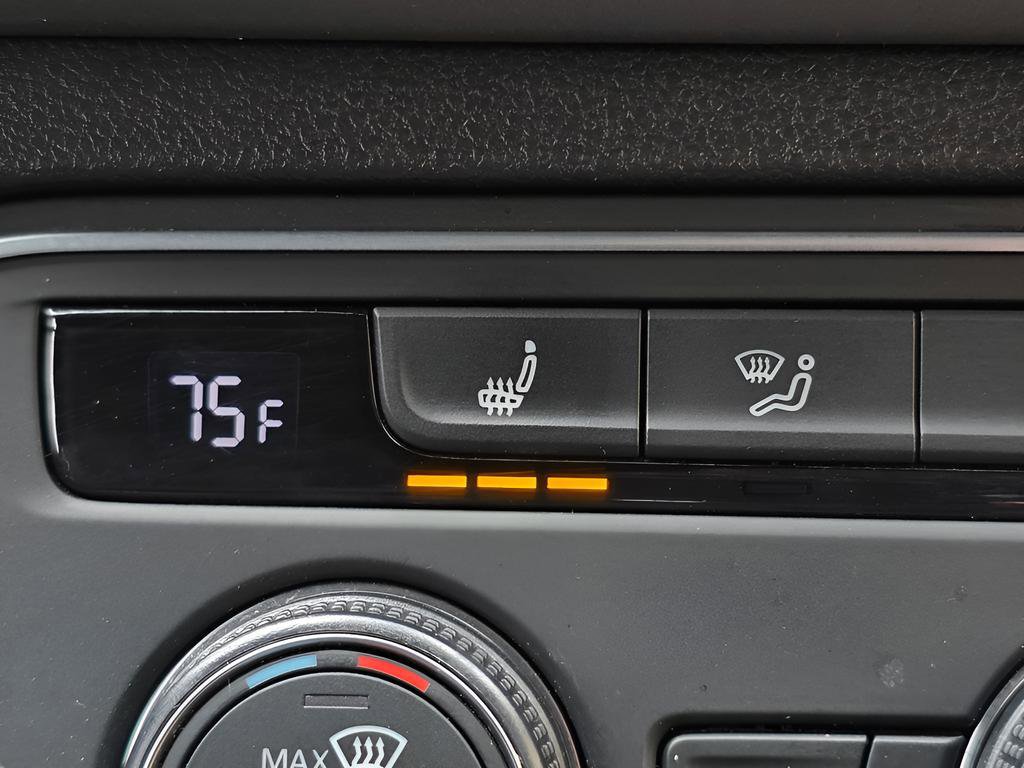 Used 2020 Volkswagen Atlas Cross Sport SE w/ Panoramic Sunroof Package image 33