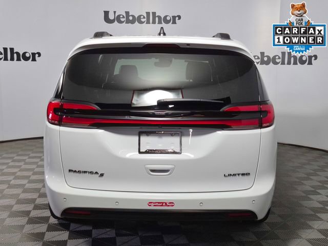 Used 2025 Chrysler Pacifica Limited image 6