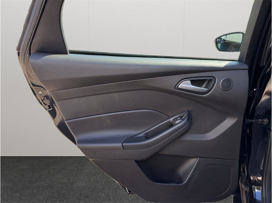 Used 2017 Ford Focus SEL FWD image 30