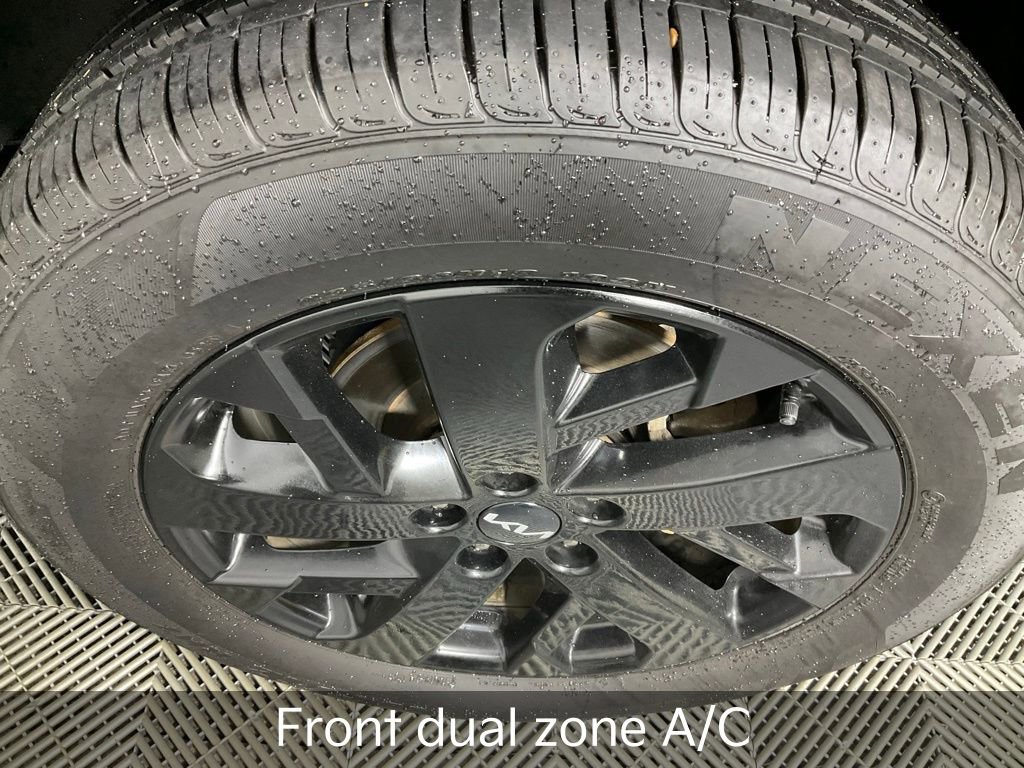 Certified 2023 Kia Sorento S w/ Panoramic Sunroof Package image 9