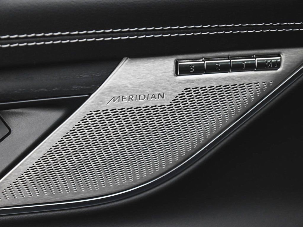 Used 2023 Jaguar XF R-Dynamic SE image 10