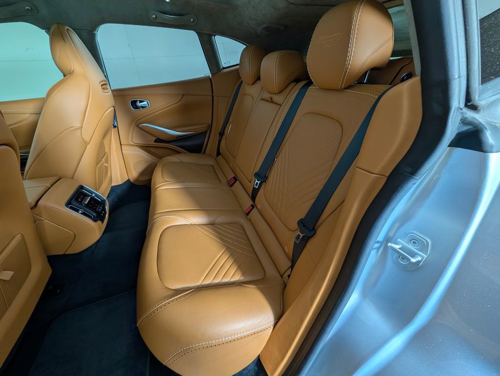 Used 2021 Aston Martin DBX AWD/4WD image 24