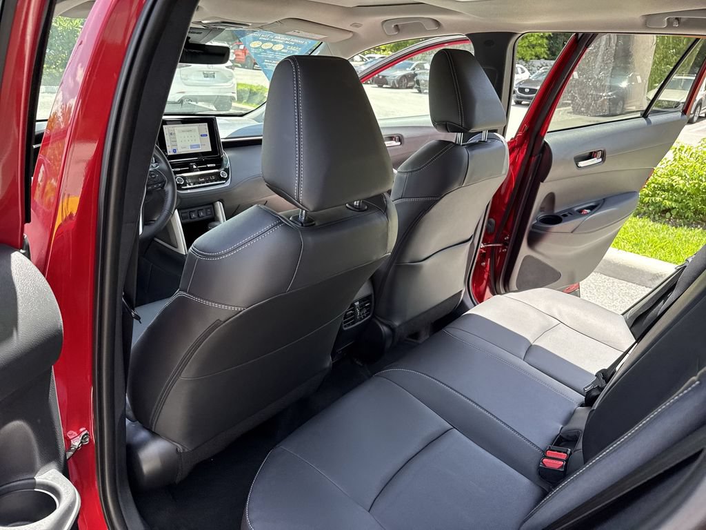 Used 2023 Toyota Corolla Cross XLE w/ Convenience Package FWD image 34