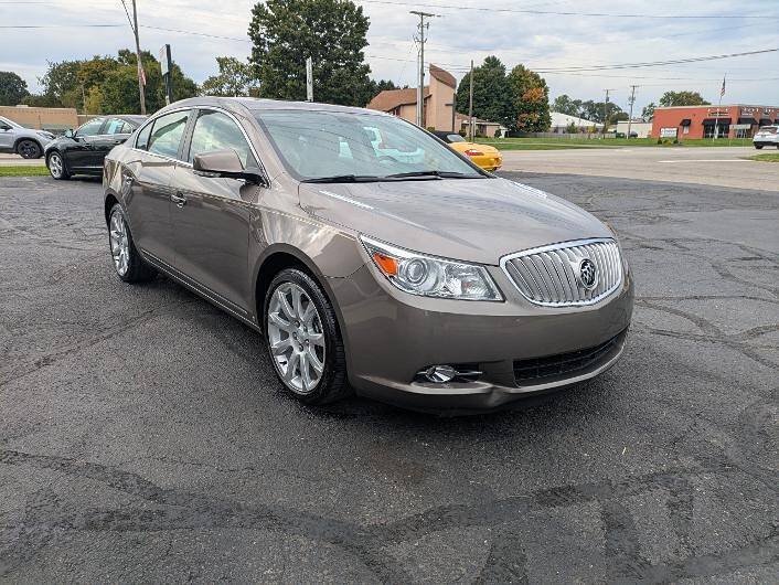 Used 2010 Buick LaCrosse CXS w/ Touring Package FWD image 5