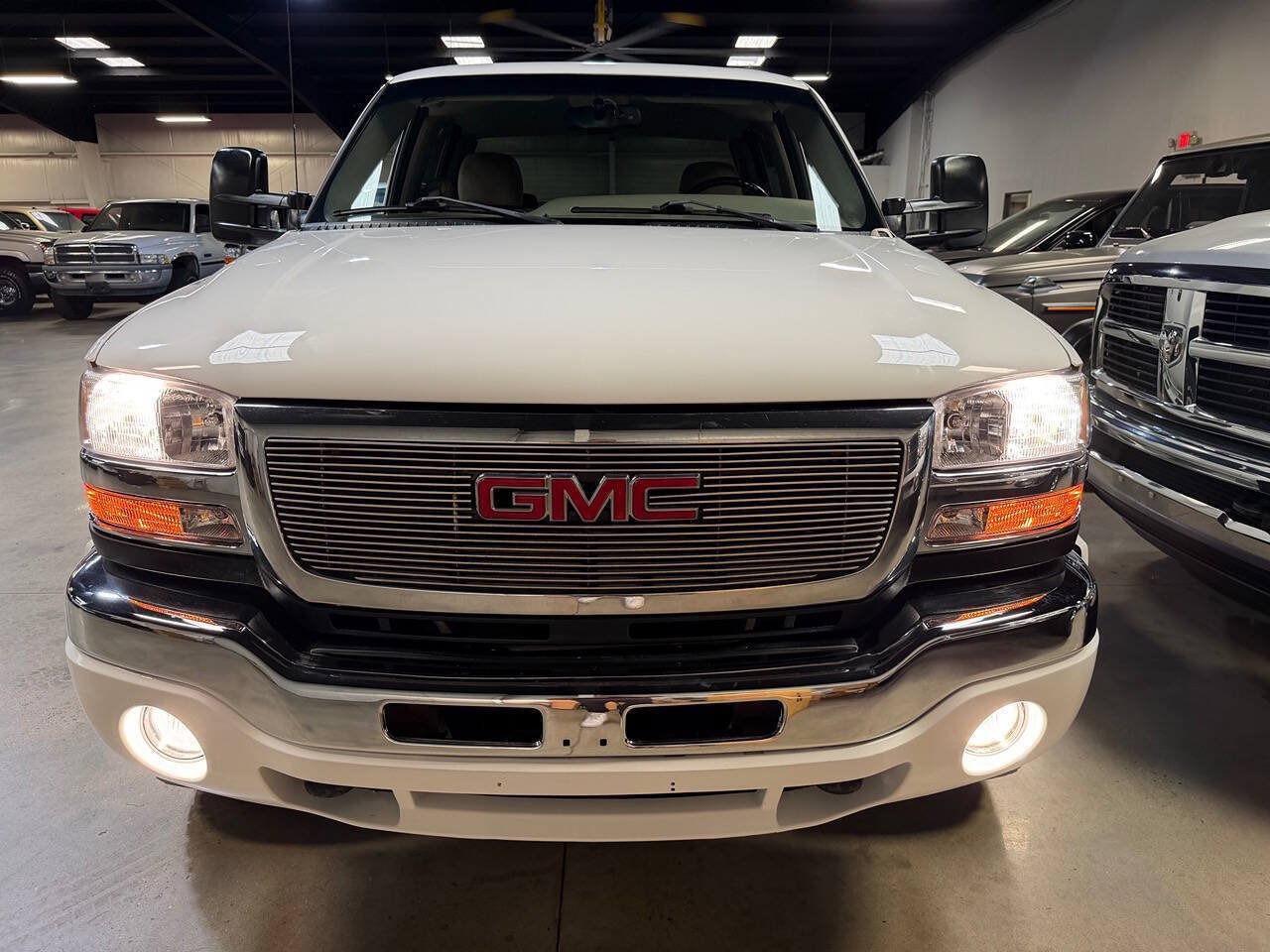 Used 2006 GMC Sierra 2500 SLE w/ Heavy-Duty Power Package AWD/4WD image 15