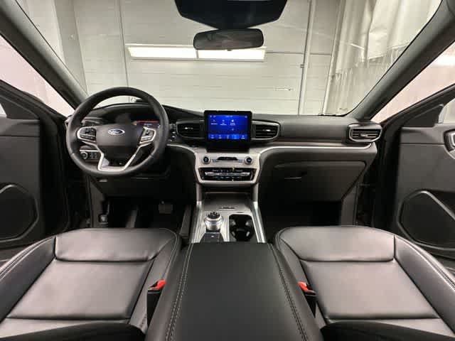Used 2024 Ford Explorer XLT w/ Equipment Group 202A AWD/4WD image 19