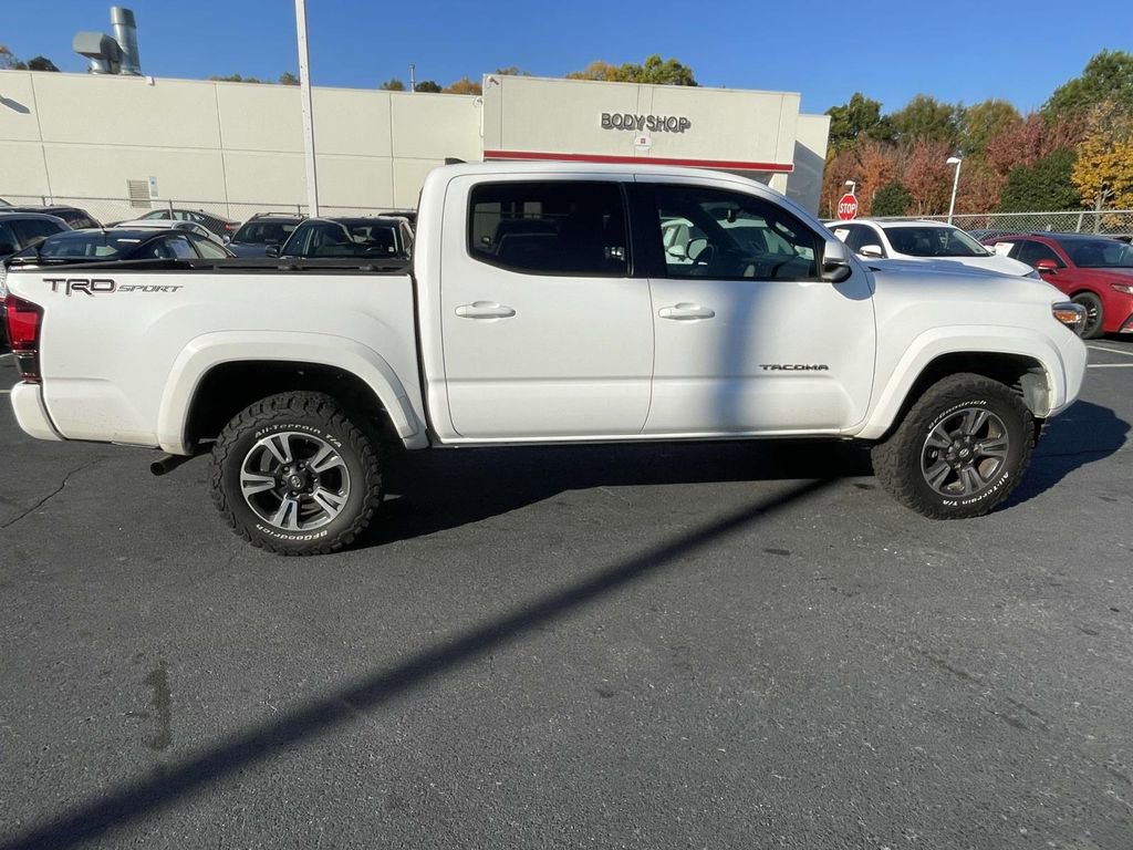 Used 2018 Toyota Tacoma TRD Sport image 11