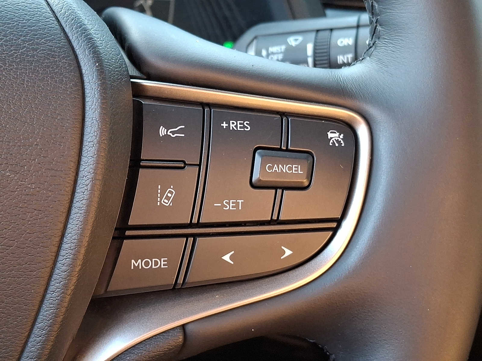 Used 2023 Lexus UX 250h AWD w/ Premium Package image 20