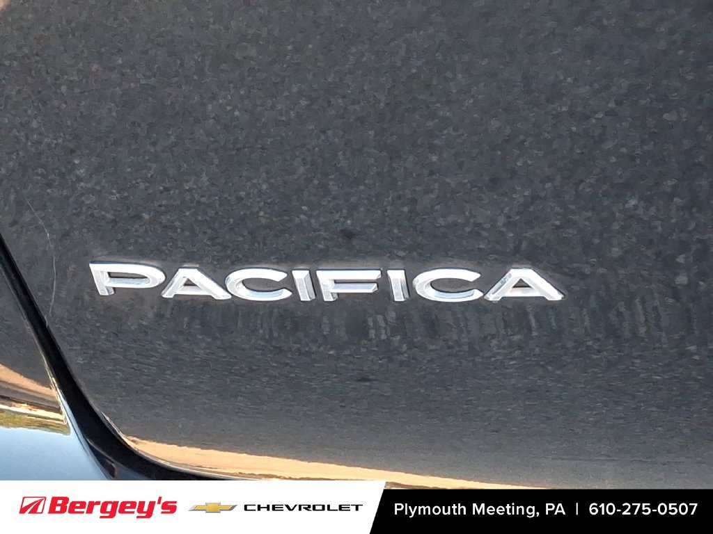 Used 2018 Chrysler Pacifica Limited FWD image 34