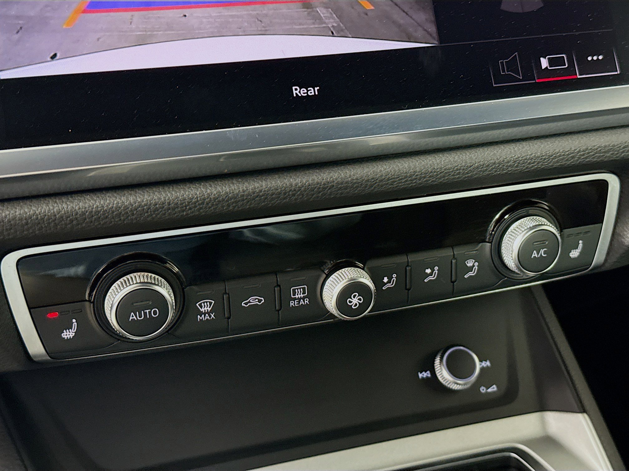 Used 2025 Audi Q3 2.0T Premium image 17