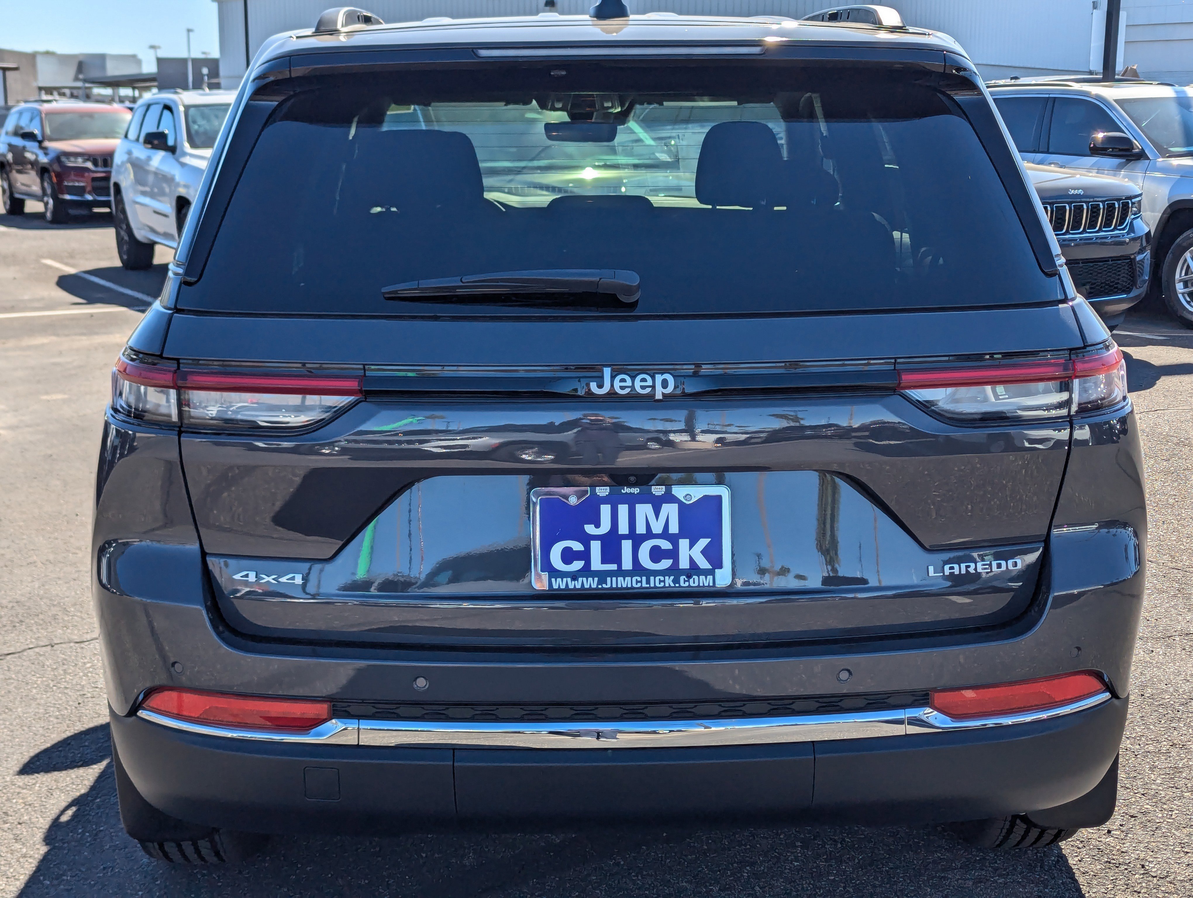 New 2025 Jeep Grand Cherokee Laredo w/ Luxury Tech Group I image 3