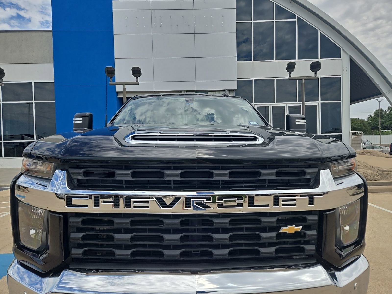 Used 2021 Chevrolet Silverado 2500 LT w/ Texas Edition AWD/4WD image 3