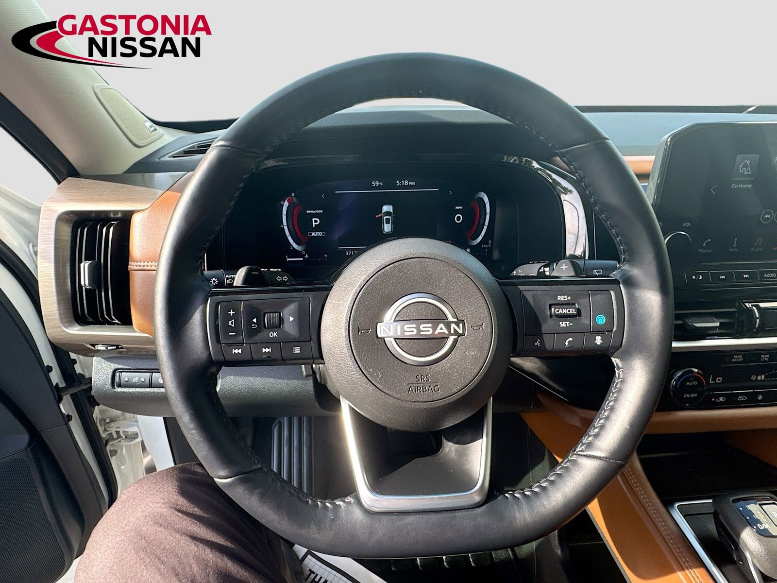 Used 2024 Nissan Pathfinder Platinum image 14