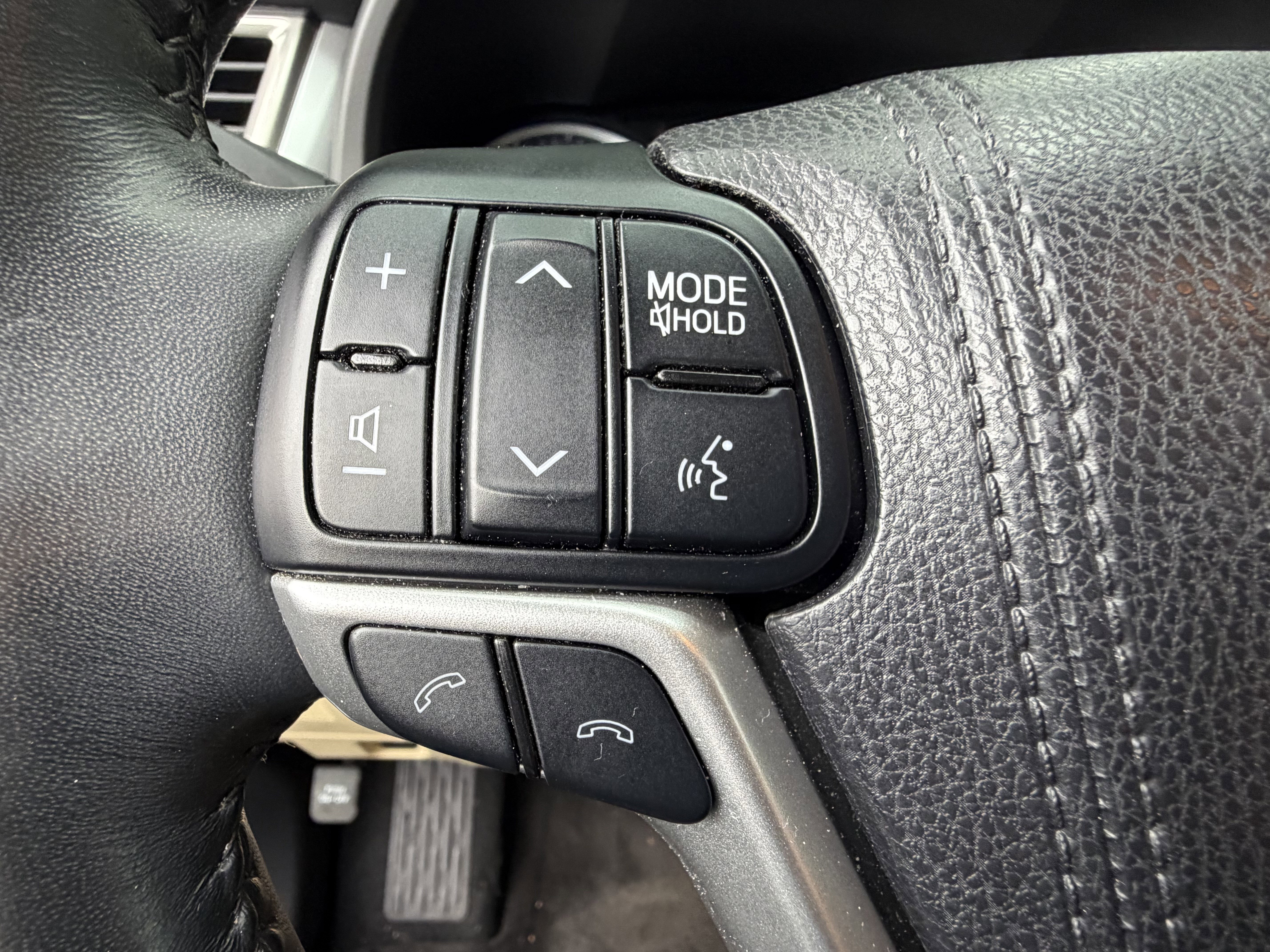 Used 2017 Toyota Highlander Limited Platinum FWD image 19