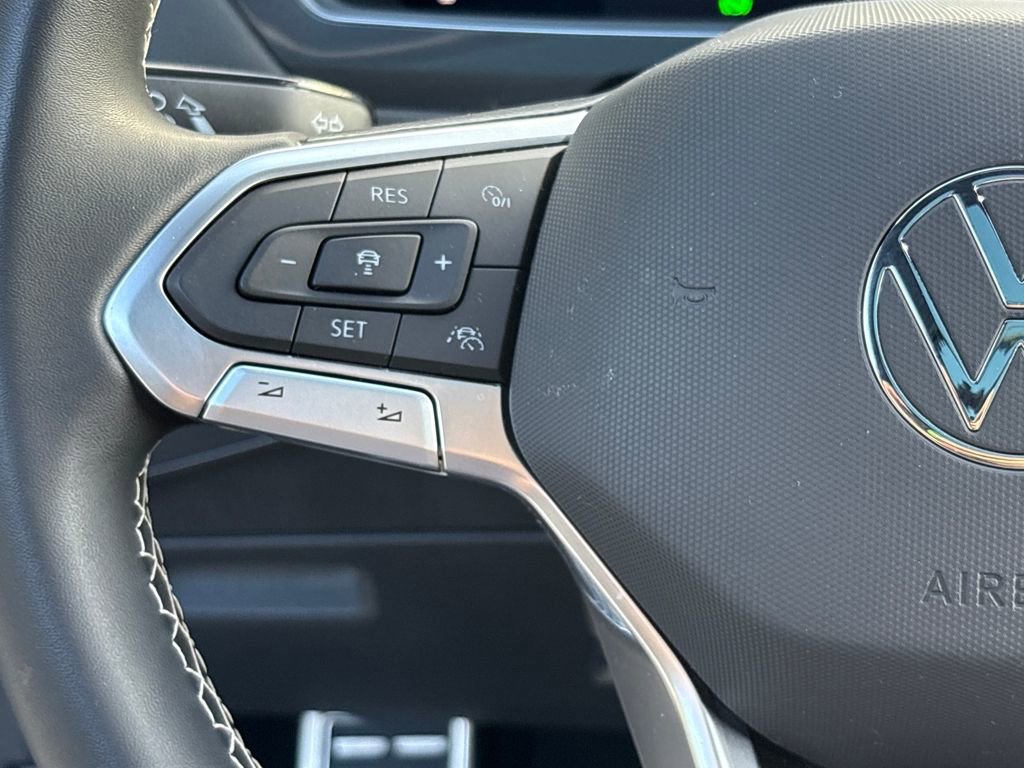 Used 2023 Volkswagen Tiguan SE R-Line image 19