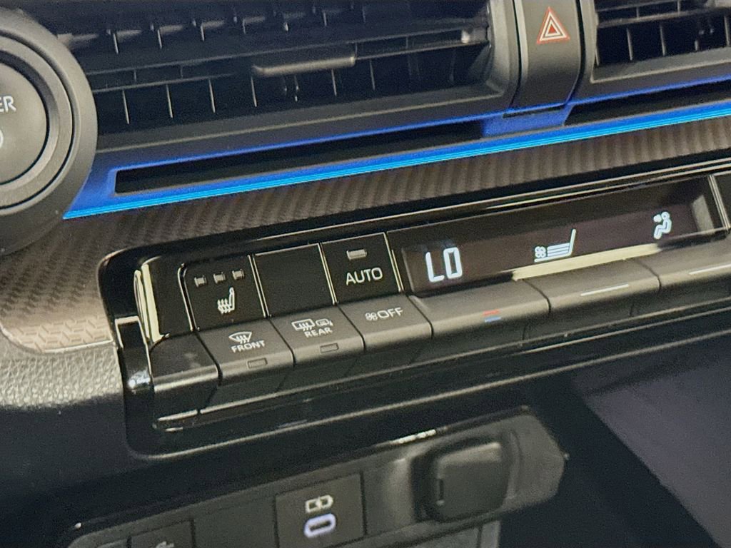 Used 2025 Toyota Prius XLE image 19