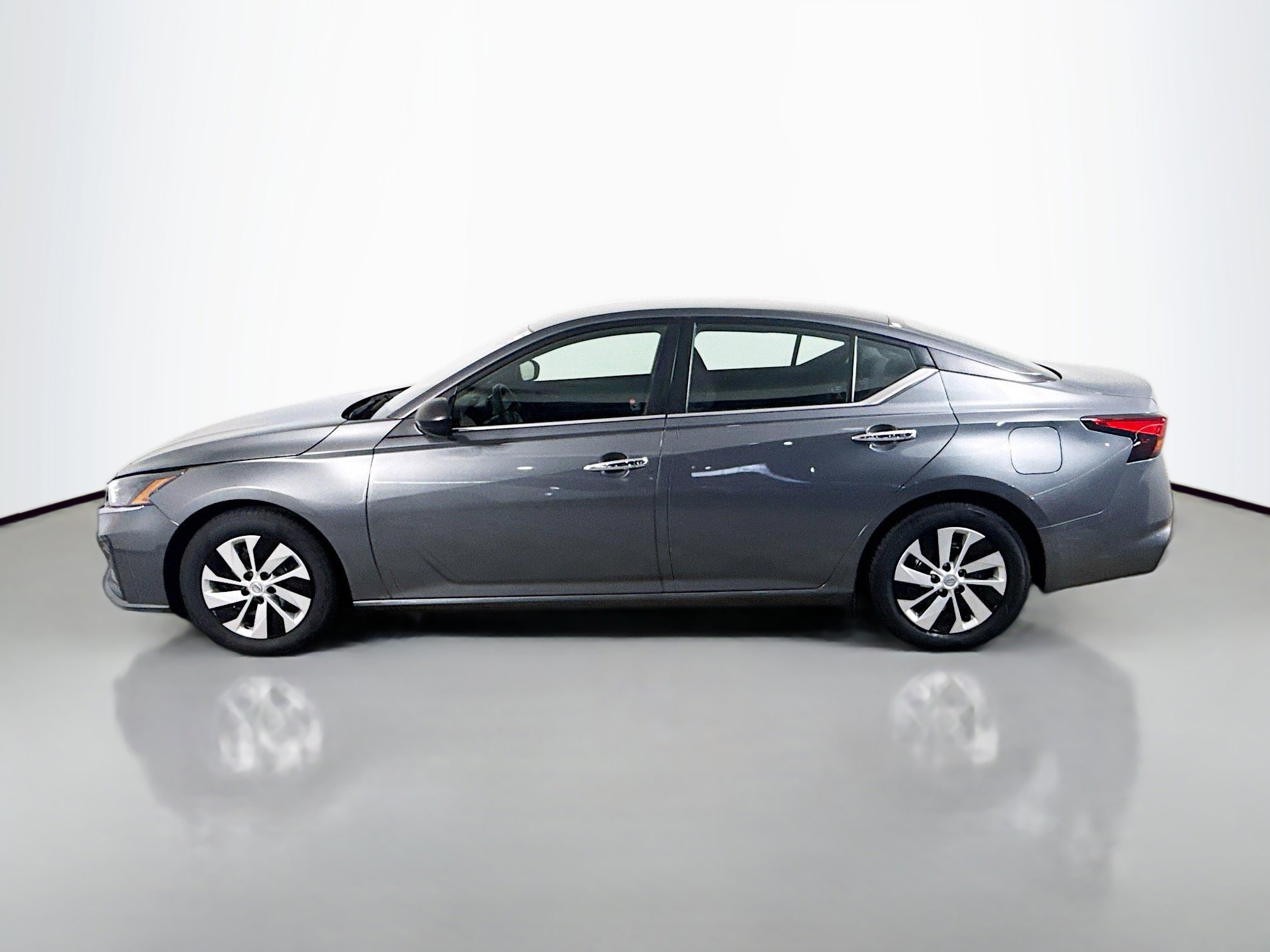 Used 2024 Nissan Altima 2.5 S image 6