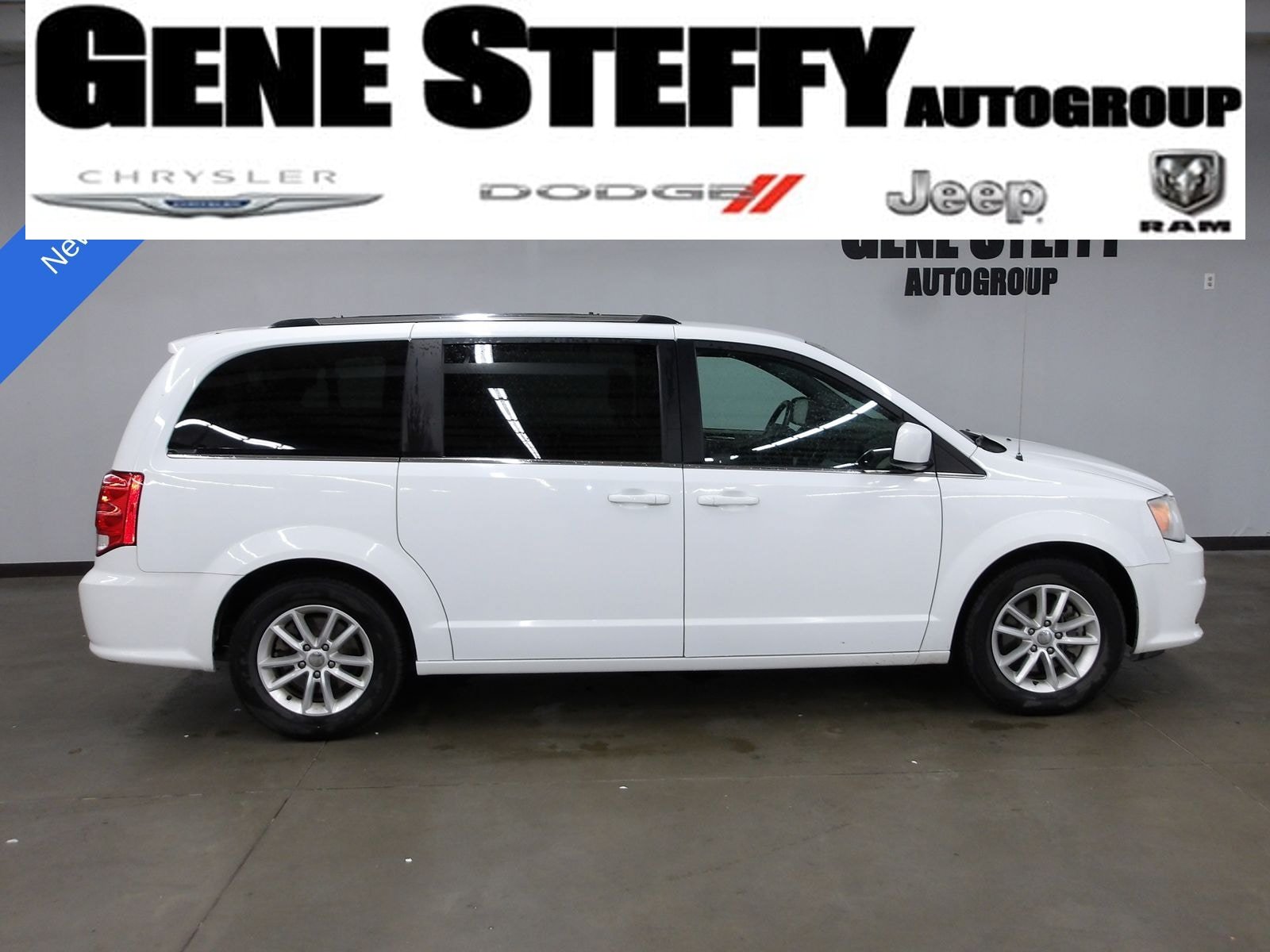Used 2019 Dodge Grand Caravan SXT FWD image 1