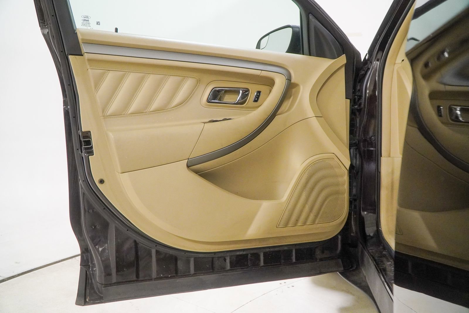 Used 2014 Ford Taurus SE FWD image 17