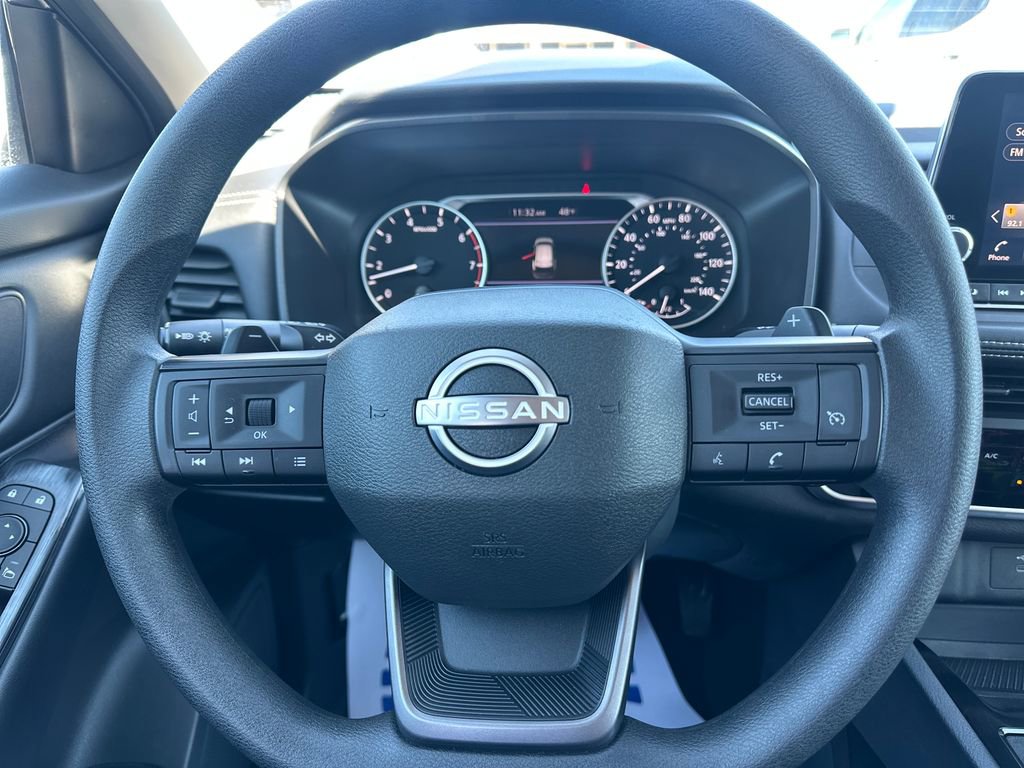 Used 2025 Nissan Rogue S AWD/4WD image 19