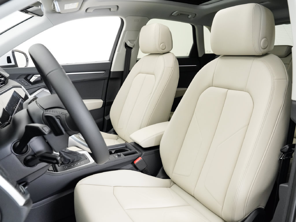 Certified 2025 Audi Q3 2.0T Premium Plus w/ Premium Plus Package AWD/4WD image 5