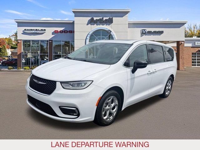 Certified 2024 Chrysler Pacifica Limited FWD image 4
