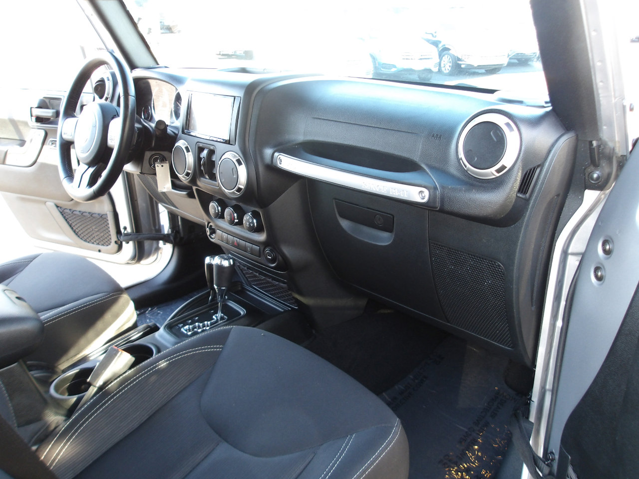 Used 2018 Jeep Wrangler Unlimited Sahara image 13