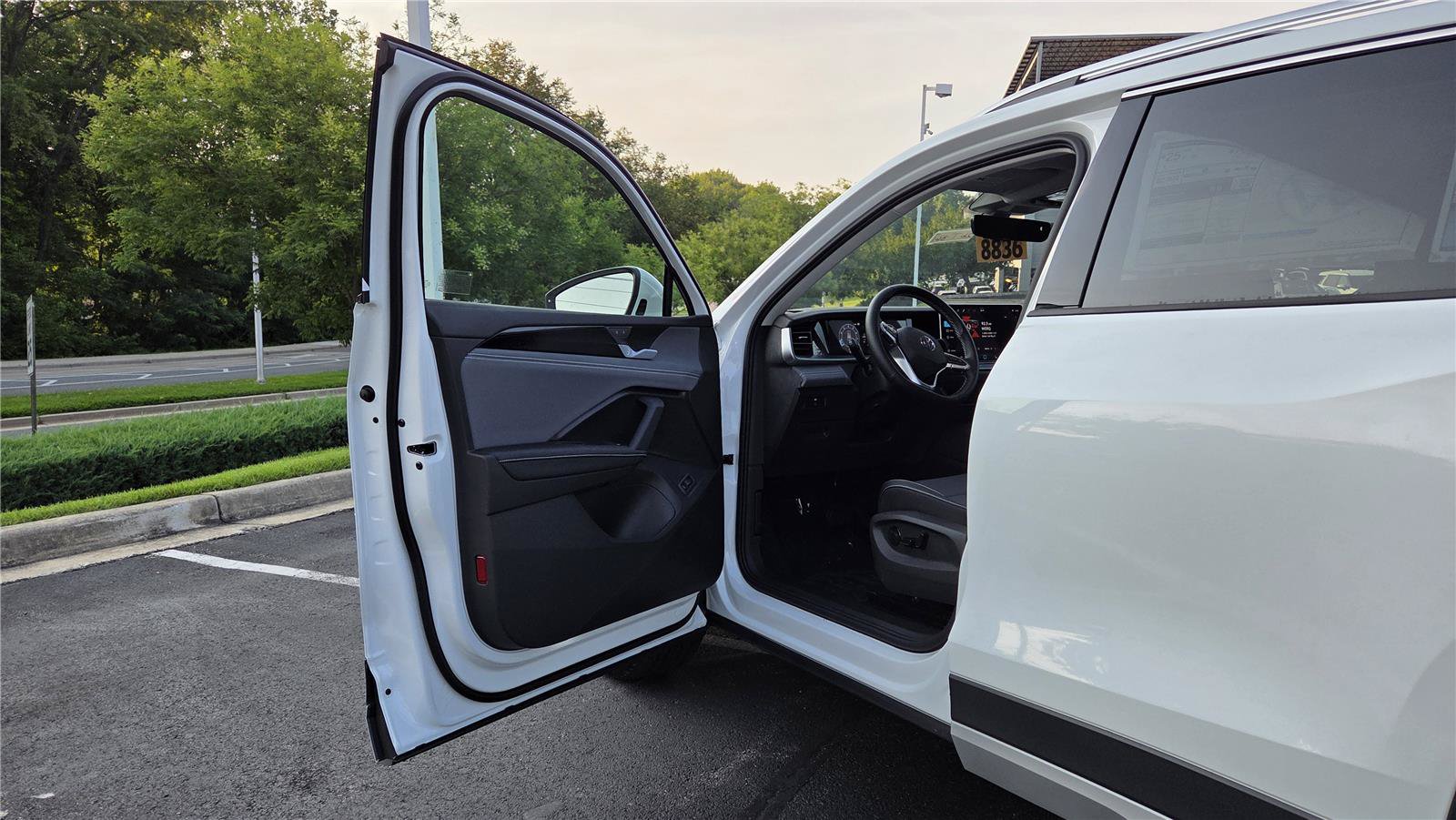 New 2026 Volkswagen Tiguan SE AWD/4WD image 11